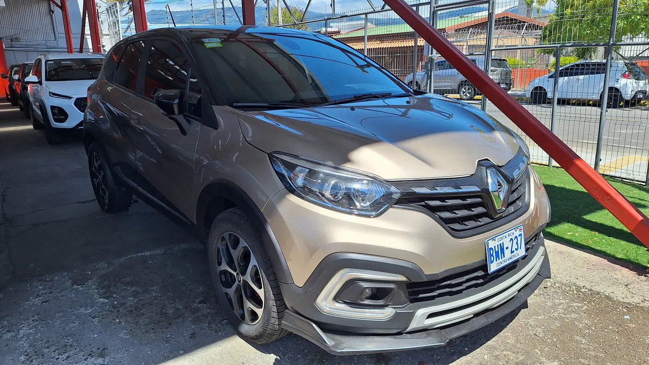 Photo 1 of 2023 Renault Captur 1.3 for sale (plate BWN237)