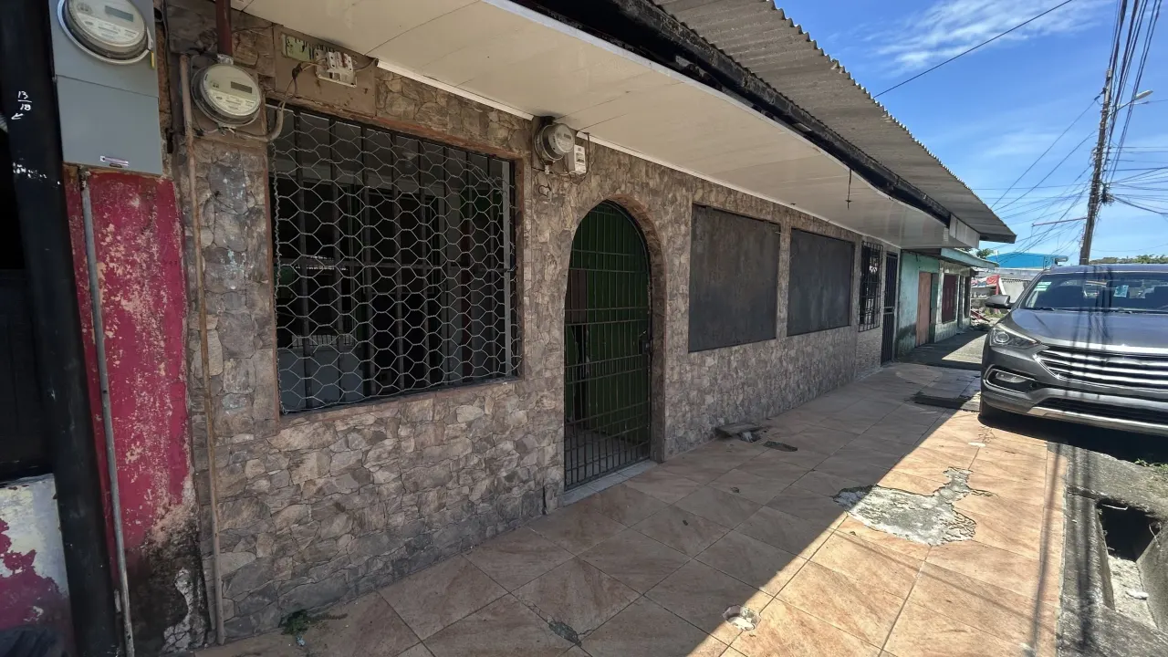 Fotografía 1 de Remate bancario de casa en Limón