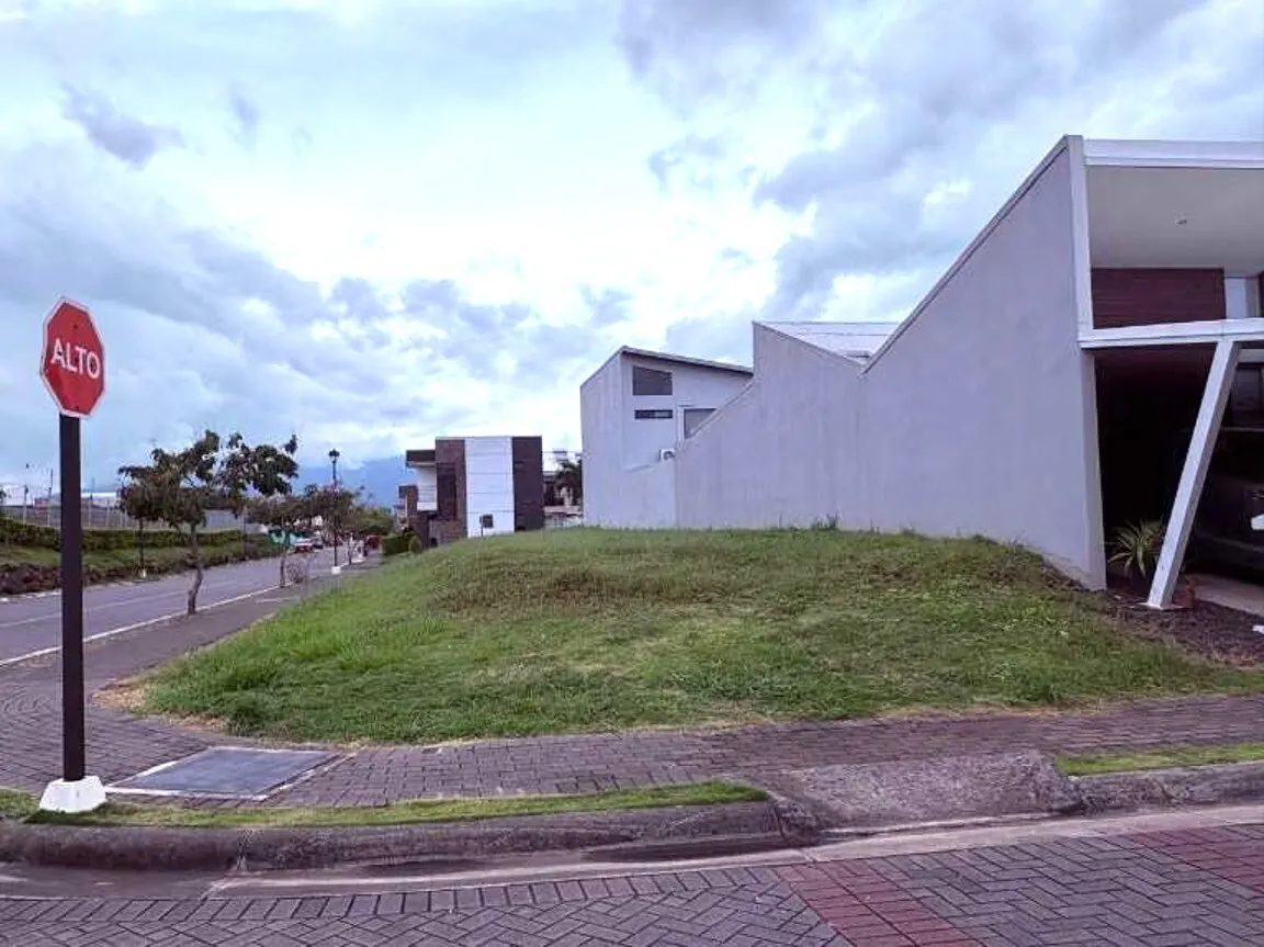 Fotografía 1 de Remate bancario de lote en San José, Alajuela