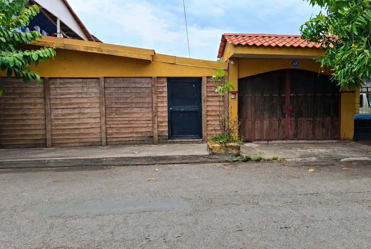 Fotografía 1 de Remate bancario de casa en Puntarenas