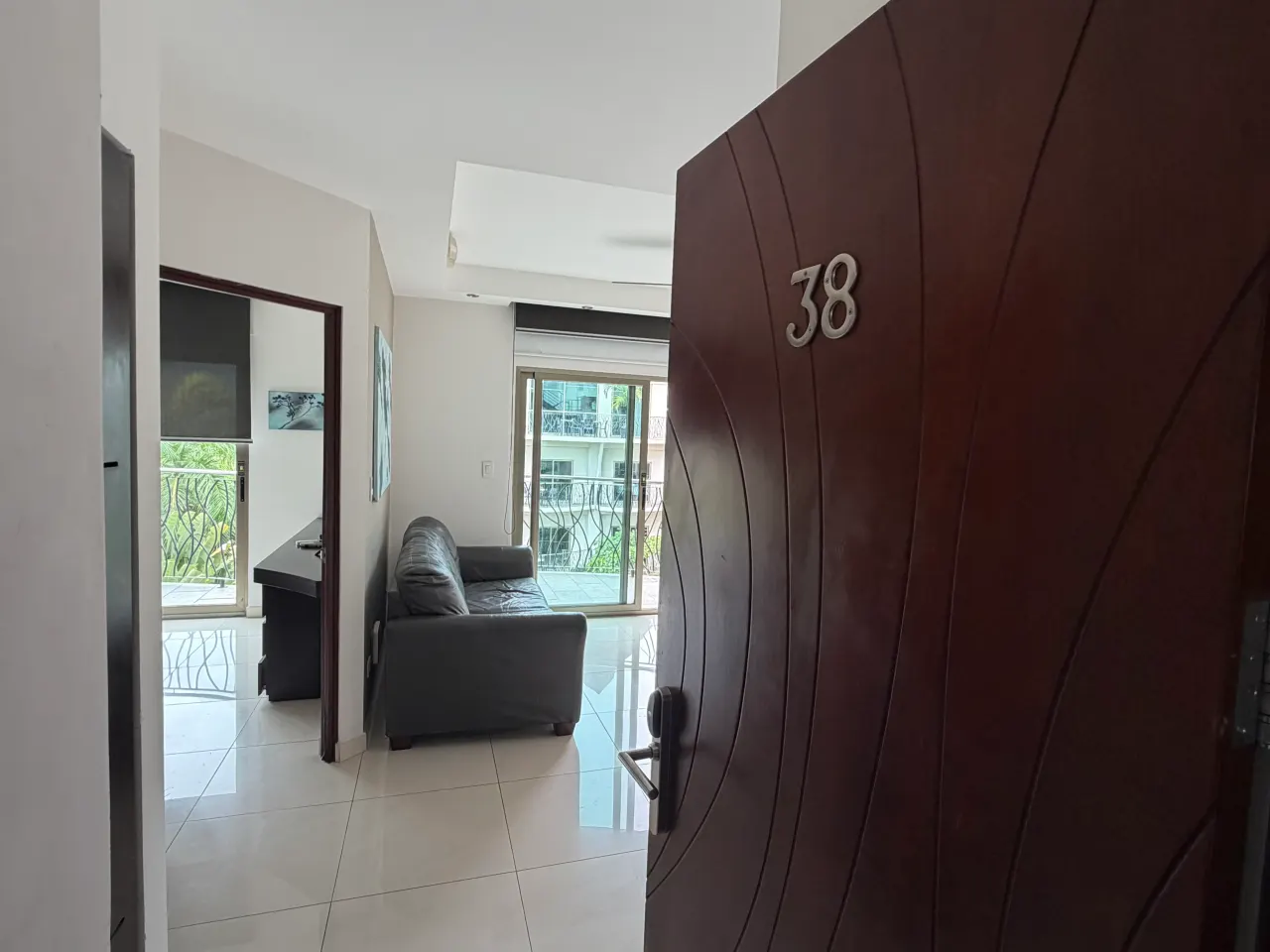 Fotografía 1 de Venta de casa en Jacó, Garabito, Puntarenas
