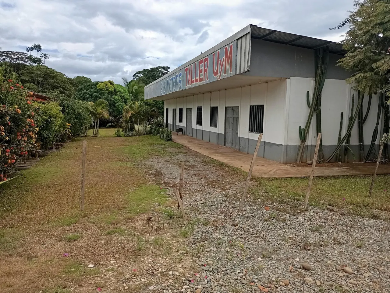 Fotografía 1 de Venta de local comercial en Buenos Aires, Puntarenas